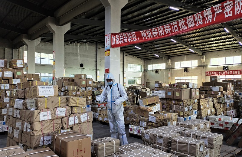 1629854441717943.jpg 教育书店周密细致做好疫情期间教材发行工作.jpg